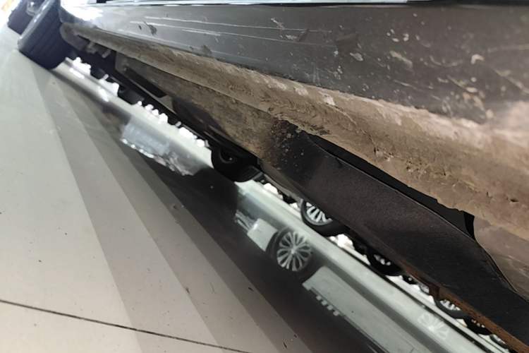 Used Buick GL8 2022 Land Cruiser Executive Class 652T Comfort Model Right Side Sill