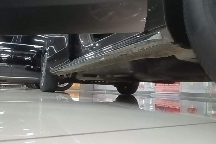 Used Buick GL8 2022 Land Cruiser Executive 652T Luxury Edition with Accessibility Features Right Side Sill