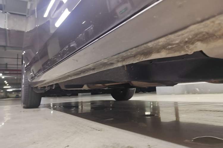 Used Buick GL8 2022 Land Cruiser Executive Class 652T Comfort Model Right Side Sill
