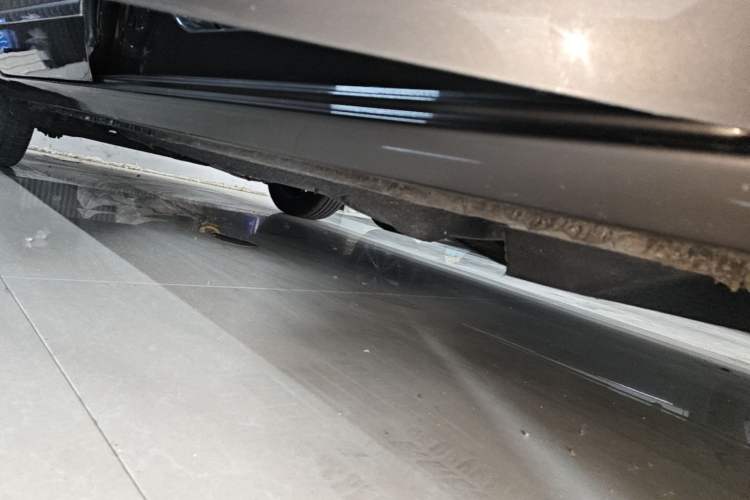 Used Buick GL8 2022 Land Executive Class 652T Prestige Model Right Side Sill
