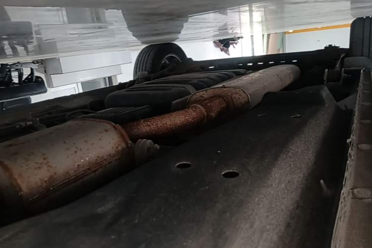 Used Buick GL8 2022 Land Cruiser Executive Class 652T Comfort Model Right Side Sill