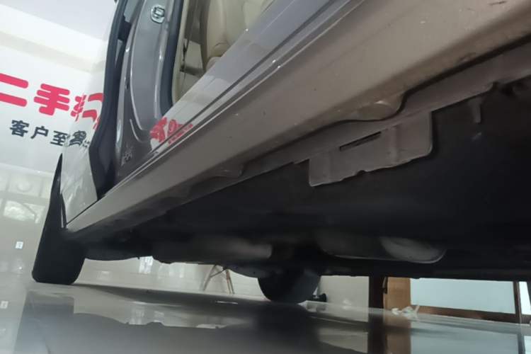 Used Buick GL8 2022 ES Landtrek 653T Luxury Edition Right Side Sill