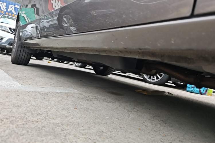 Used Buick GL8 2022 Land Cruiser Executive Class 652T Comfort Model Right Side Sill