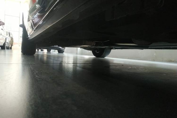 Used Buick GL8 2022 ES Landtrek 653T Luxury Edition Right Side Sill