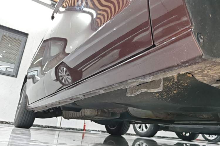 Used Buick GL8 2022 ES Landtrek 653T Luxury Edition Right Side Sill