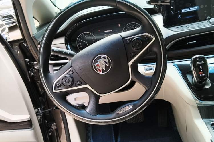 Used Buick GL8 2022 Land Business Class 652T Luxury Model Steering Wheel