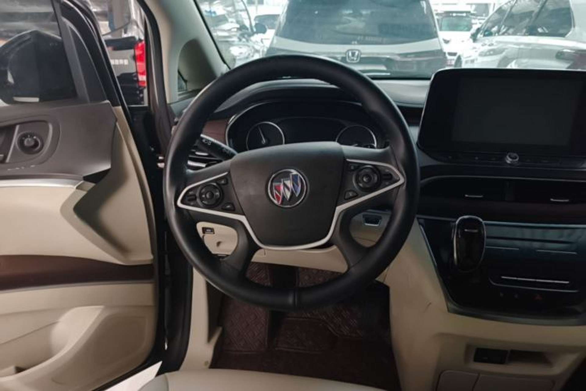 Used Buick GL8 2022 Land Cruiser Executive Class 652T Comfort Model Steering Wheel