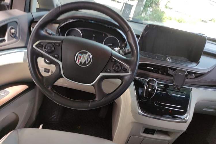 Used Buick GL8 2022 Land Cruiser Executive Class 652T Smart Luxury Model Steering Wheel