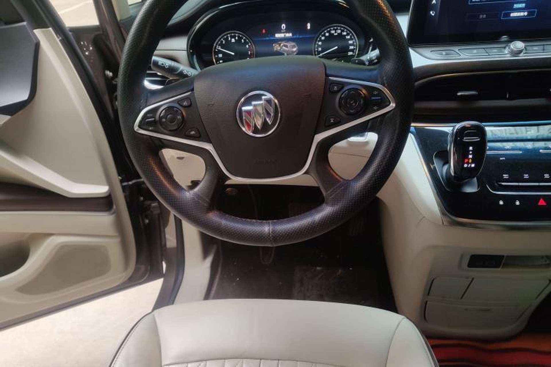 Used Buick GL8 2022 Land Business Class 652T Luxury Model Steering Wheel