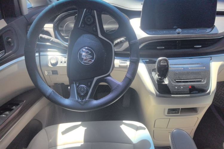 Used Buick GL8 2022 Land Business Class 652T Smart Deluxe Model Steering Wheel