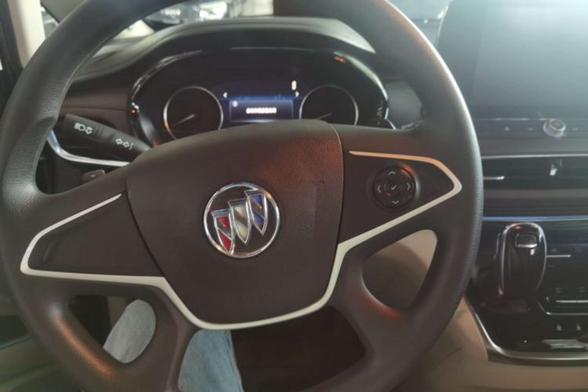 Used Buick GL8 2022 Land Cruiser Executive Class 652T Comfort Model Steering Wheel