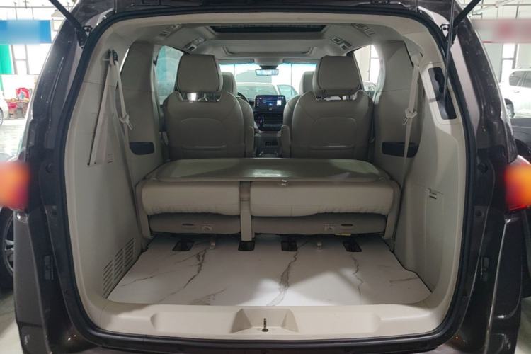 Used Buick GL8 2022 Land Executive Class 652T Prestige Model Trunk