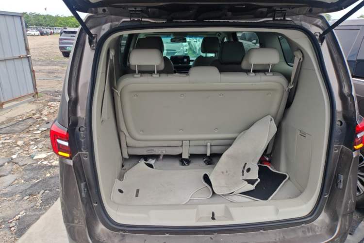 Used Buick GL8 2022 Land Business Class 652T Luxury Model Trunk