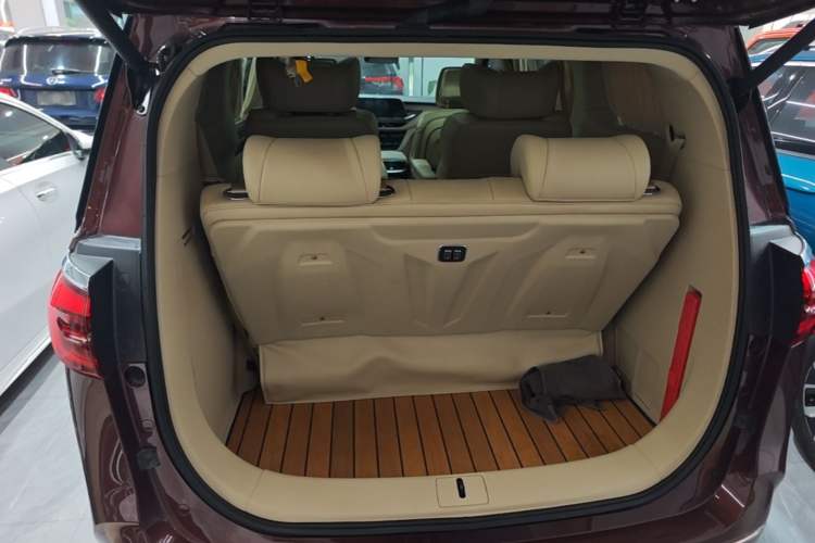 Used Buick GL8 2022 ES Land Cruiser 653T Luxury Model Trunk