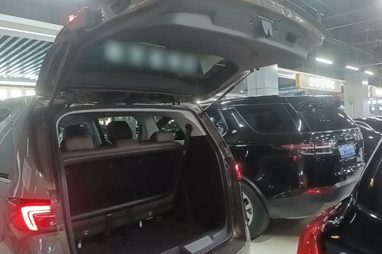 Used Buick GL8 2022 Land Cruiser Executive 652T Luxury Edition with Accessibility Features Trunk