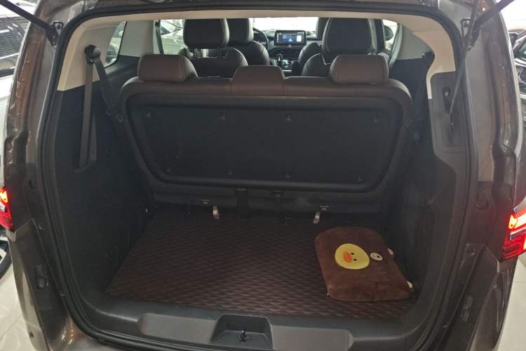 Used Buick GL8 2022 Land Executive Class 652T Prestige Model Trunk