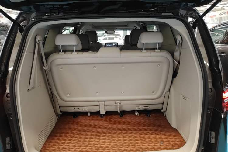 Used Buick GL8 2022 Land Business Class 652T Luxury Model Trunk