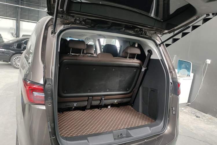 Used Buick GL8 2022 Land Business Class 652T Luxury Model Trunk