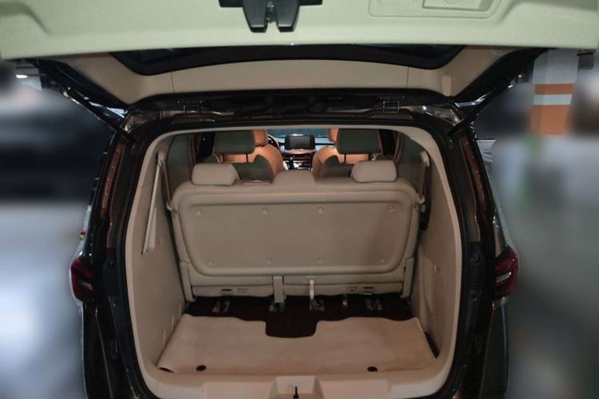 Used Buick GL8 2022 Land Cruiser Executive Class 652T Comfort Model Trunk