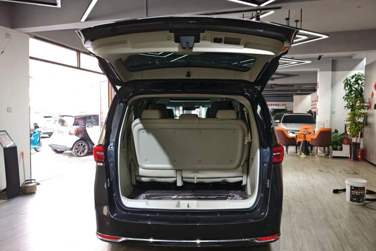 Used Buick GL8 2022 Land Business Class 652T Luxury Model Trunk