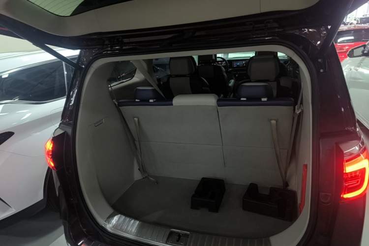 Used Buick GL8 2022 ES Landtrek 653T Comfort Edition Trunk