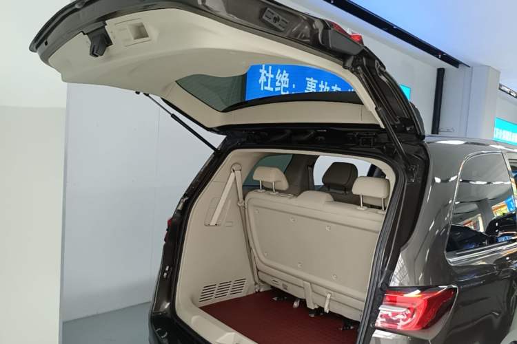 Used Buick GL8 2022 Land Business Class 652T Luxury Model Trunk