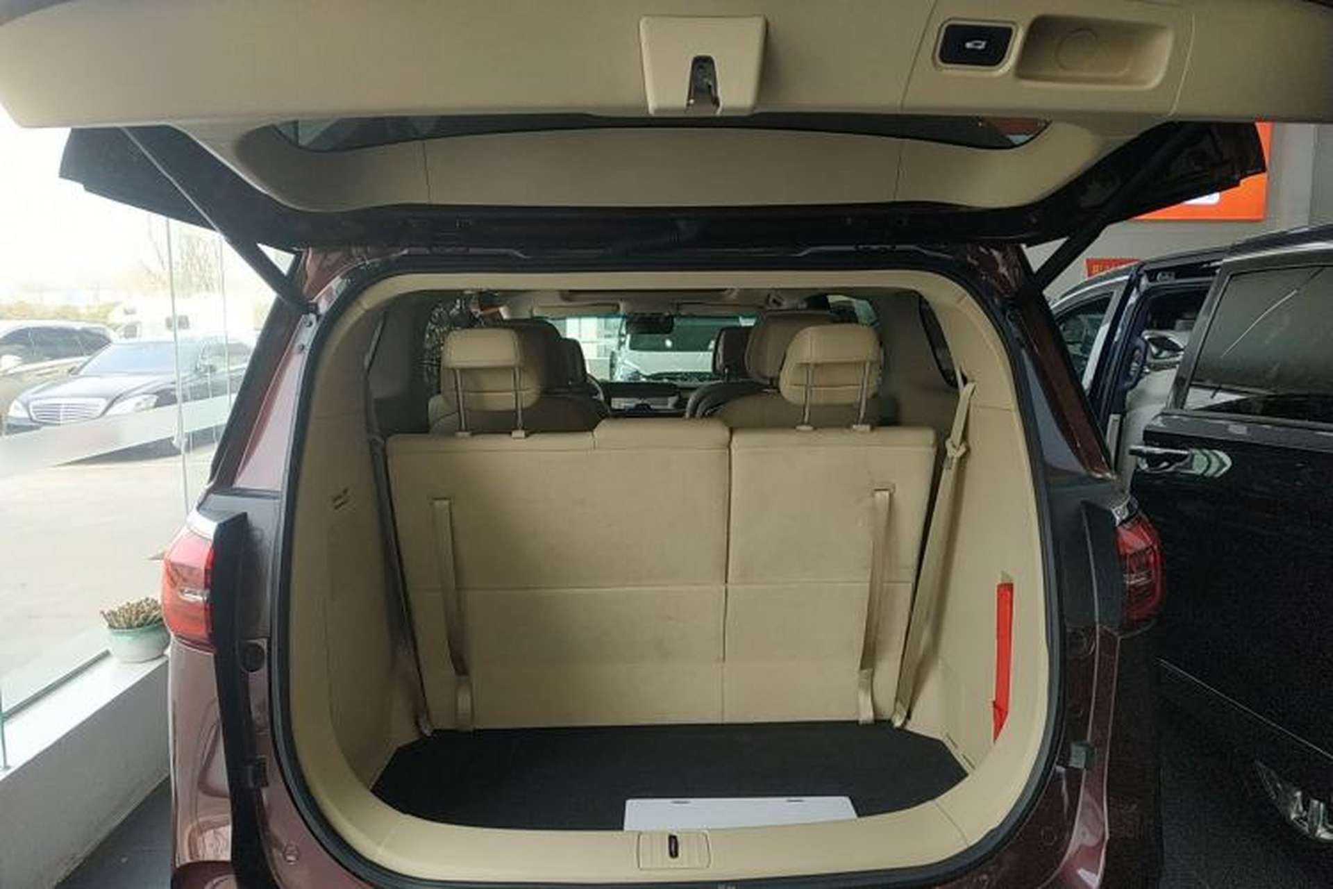 Used Buick GL8 2022 ES Landtrek 653T Luxury Edition Trunk