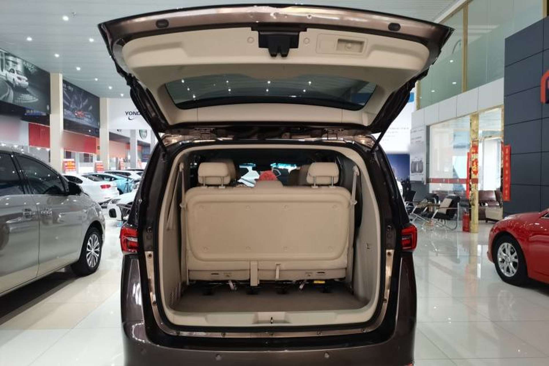 Used Buick GL8 2022 Land Cruiser Executive Class 652T Comfort Model Trunk