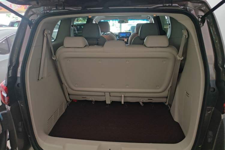 Used Buick GL8 2022 Land Business Class 652T Luxury Model Trunk