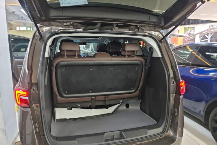 Used Buick GL8 2022 Land Business Class 652T Luxury Model Trunk