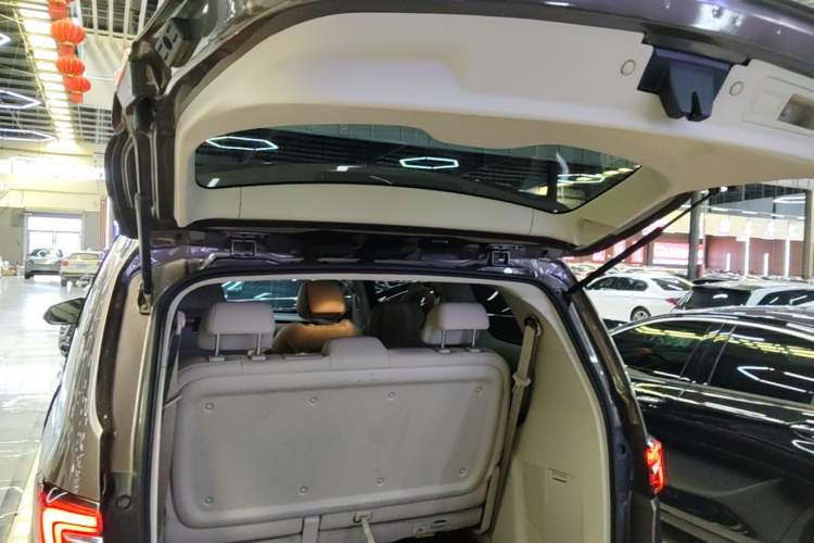 Used Buick GL8 2022 Land Business Class 652T Luxury Model Trunk