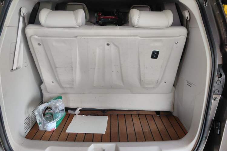 Used Buick GL8 2022 Land Cruiser Executive Class 652T Comfort Model Trunk