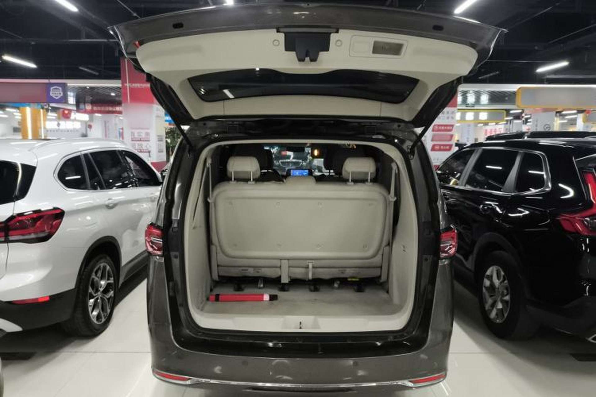 Used Buick GL8 2022 Land Cruiser Executive Class 652T Comfort Model Trunk