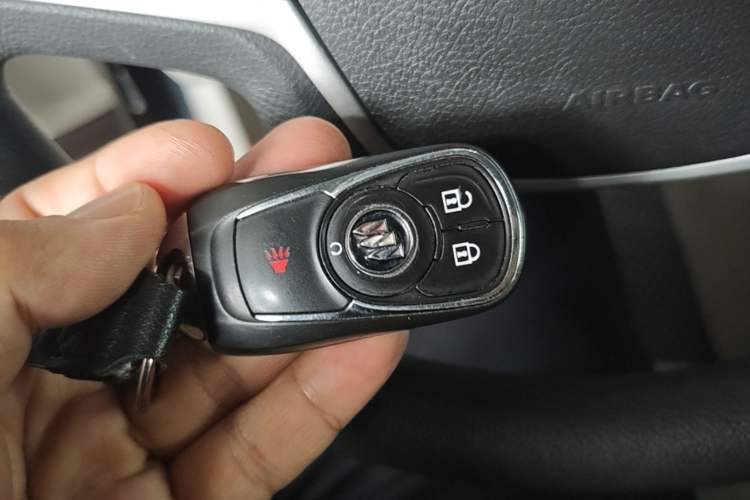 Used Buick GL8 2022 Land Cruiser Executive Class 652T Comfort Model Vehicle Key