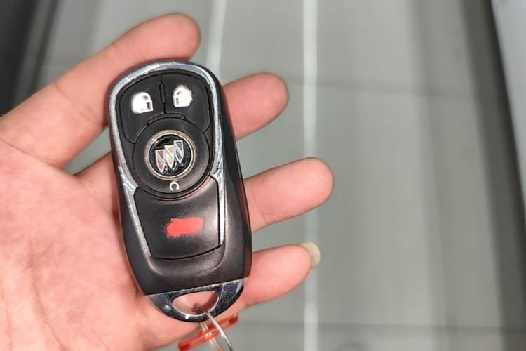Used Buick GL8 2022 Land Cruiser Executive Class 652T Comfort Model Vehicle Key