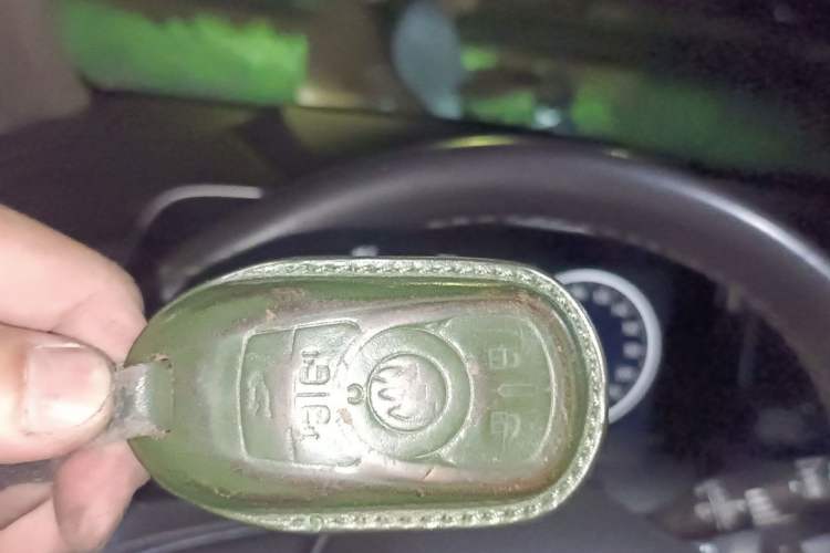 Used Buick GL8 2022 ES Land Cruiser 653T Luxury Model Vehicle Key
