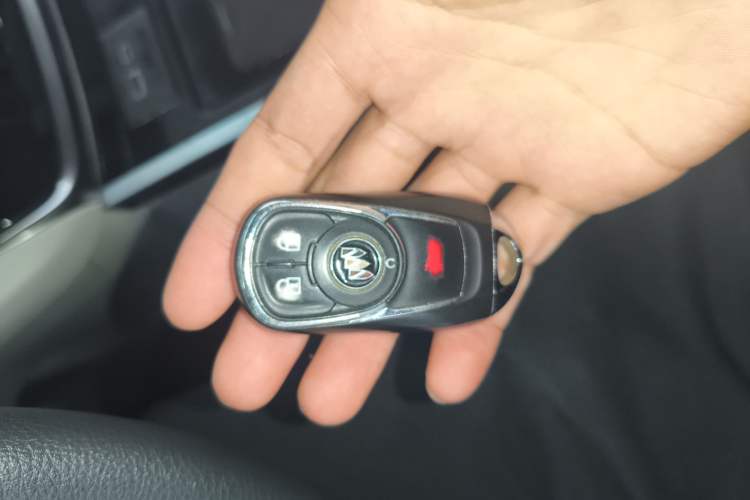 Used Buick GL8 2022 Land Cruiser Executive Class 652T Comfort Model Vehicle Key