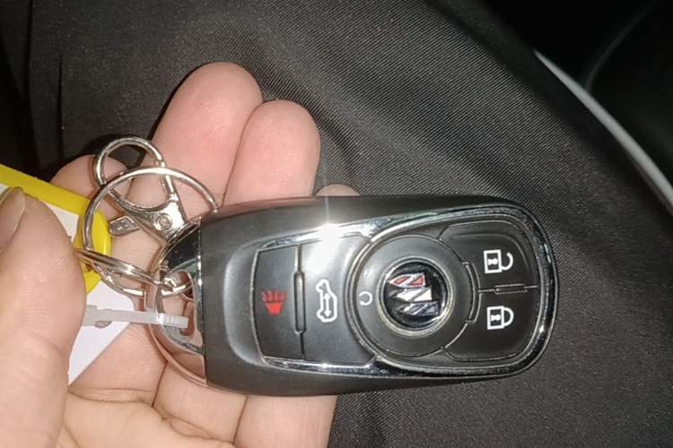 Used Buick GL8 2022 Land Cruiser Executive 652T Luxury Edition with Accessibility Features Vehicle Key