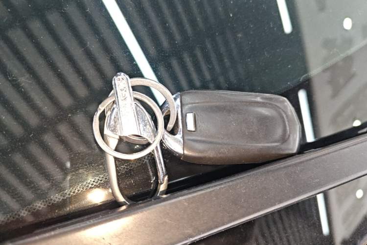 Used Buick GL8 2022 Land Executive Class 652T Prestige Model Vehicle Key