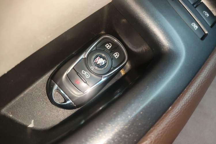 Used Buick GL8 2022 Land Business Class 652T Luxury Model Vehicle Key