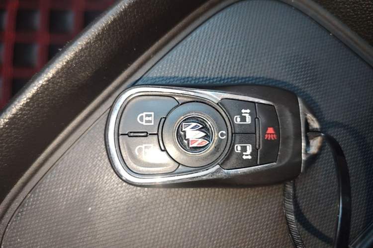 Used Buick GL8 2022 ES Landtrek 653T Luxury Edition Vehicle Key