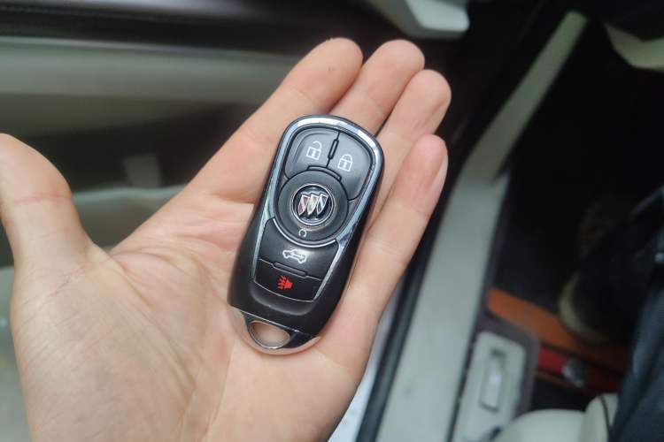 Used Buick GL8 2022 Land Business Class 652T Luxury Model Vehicle Key