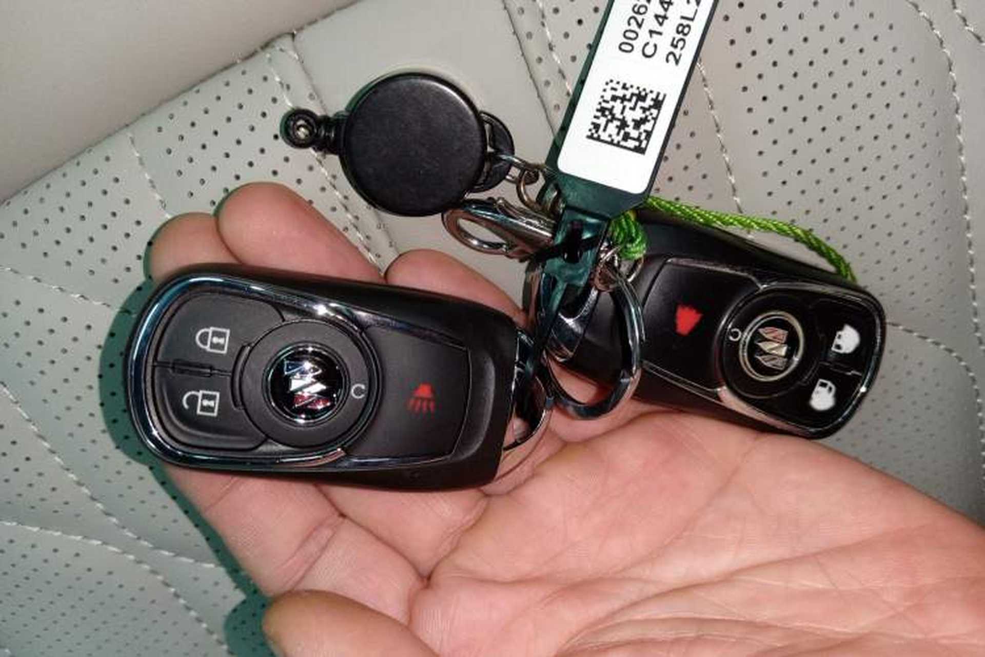 Used Buick GL8 2022 Land Cruiser Executive Class 652T Comfort Model Vehicle Key