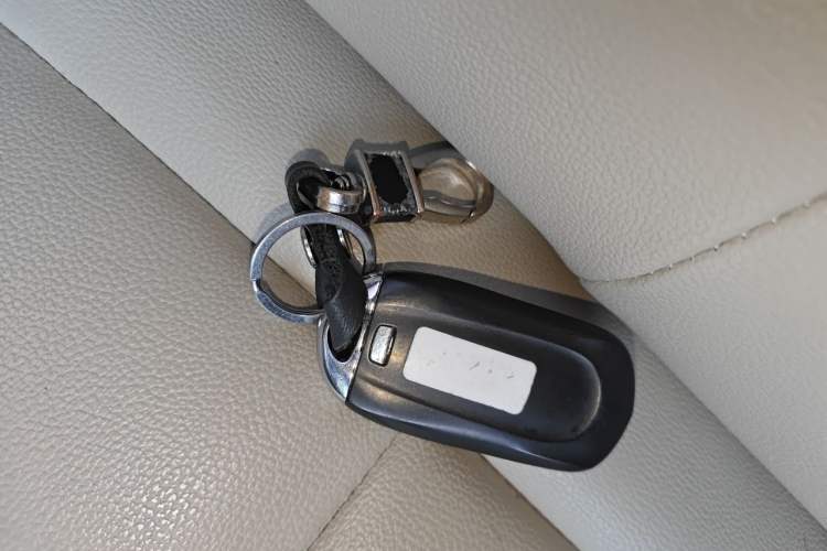 Used Buick GL8 2022 Land Cruiser Executive Class 652T Comfort Model Vehicle Key