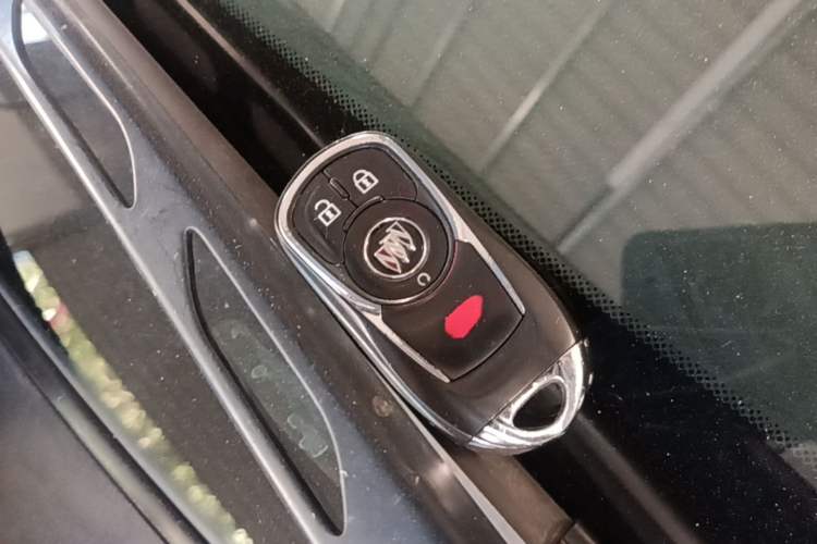 Used Buick GL8 2022 Land Cruiser Executive Class 652T Comfort Model Vehicle Key