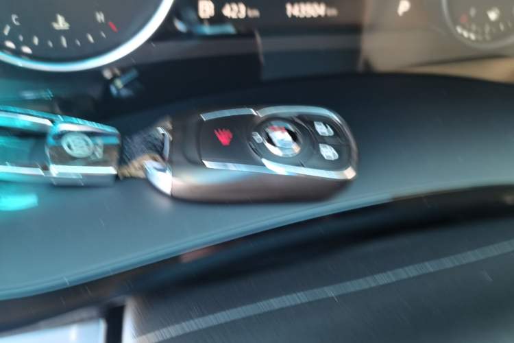 Used Buick GL8 2022 Land Cruiser Executive Class 652T Comfort Model Vehicle Key