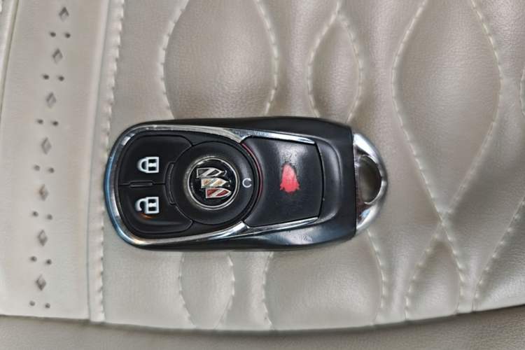 Used Buick GL8 2022 Land Cruiser Executive Class 652T Comfort Model Vehicle Key