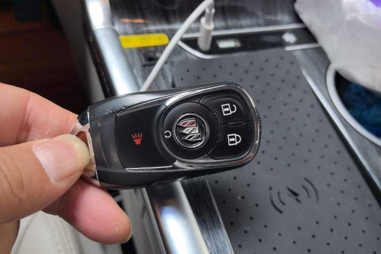 Used Buick GL8 2022 Land Cruiser Executive Class 652T Comfort Model Vehicle Key
