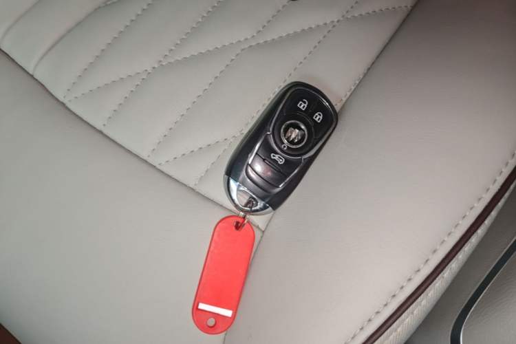 Used Buick GL8 2022 Land Business Class 652T Luxury Model Vehicle Key