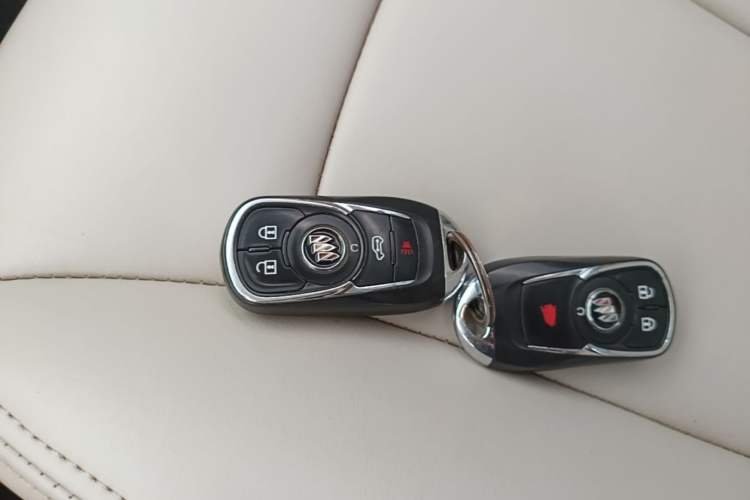 Used Buick GL8 2022 Land Cruiser Executive Class 652T Comfort Model Vehicle Key